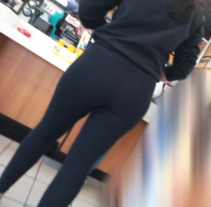 I’m lovin’ it ( milf / vpl )