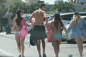 Candid Florida beach and bikini girls