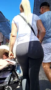 Hot big bubble ass in grey leggings
