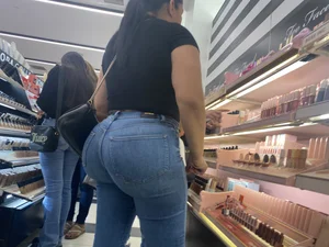 HUGE ASS THICK MOM THE BEST ONLY