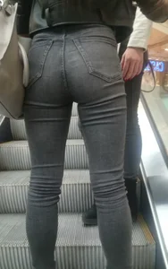Great Ass in Tight Jeans Escalator Closeup Creep