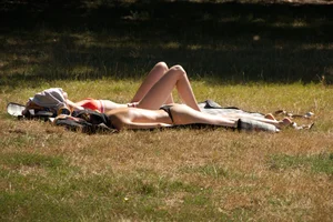 Creepshots of some girls in the park getting some sun in bikinis