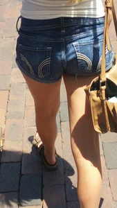 Jean Shorts walking
