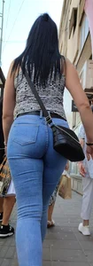 Milf in Tight Jeans n❤️
