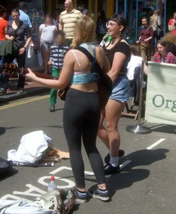 Guitar playing blonde babe with a nice ass and vtl in tight leggings
