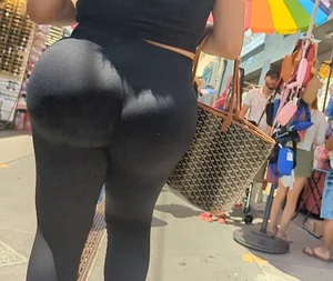 Hot Latina MILF with an AMAZING CULO (OC)