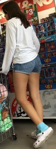 Shorts and boobs 1128