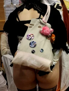 2B Cosplayer