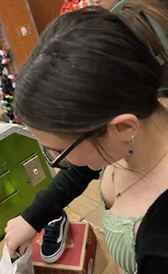 Sideboob of a girl in glasses