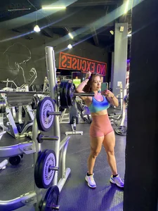 Fit Girl With Very Muscular Legs In Spandex Shorts Gym Selfie
