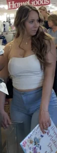 HOT PAWG in jeans