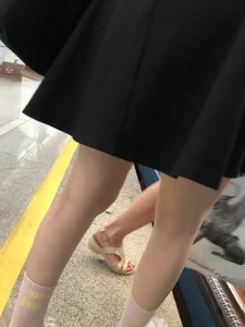 Cute Candid Teen With Red Hair in a Skirt Subway Creepshots Gallery
