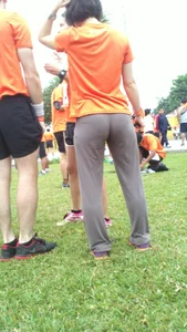 Running chick in grey sweats with a nice ass and wedgie