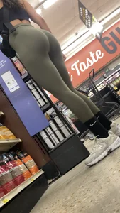Latina excellent shaped ass