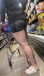 College girl shows off gap to me