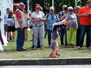 Candid sexy yoga girls