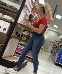 Milfy target worker bending over