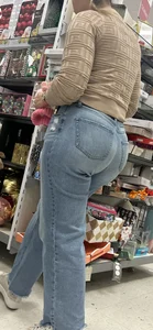 Latina baddie nice phattie in jeans‼️