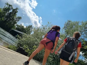 Hot hikers
