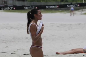 Candid Florida beach and bikini girls