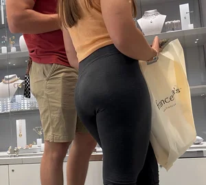 Sexy candid girl wearing grey leggings at the store creepshots