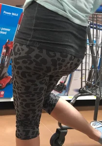 Thick Walmart milf ass in tight grey patterned leggings
