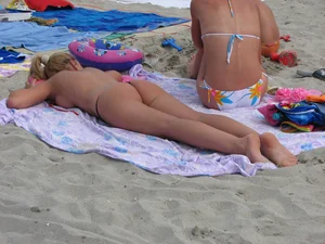 Candid beach and bikini babes
