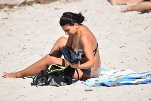 Thick mature brunette bikini lady on the beach with a nice body