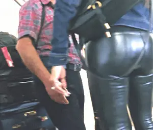 MILF in shiny black leather pocketless leggings