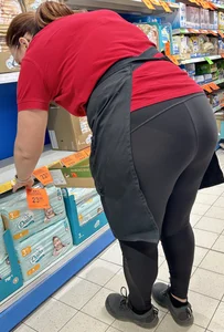 Sexy Milf Show Big Ass  Shiny Leggings (not OC)