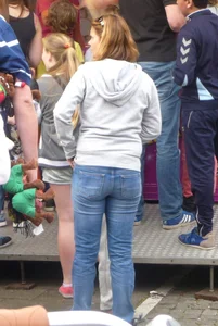 Street milfs in jeans
