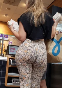 Dutch PAWG in Flare pants
