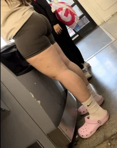 Amazing pawg  at the Self Check out