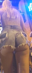 Nashville Ass 1: amazing blonde in short cut off jean shorts