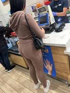 Auntie Anne’s Latina MILF