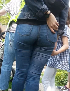 Milf in tight jeans with a nice ass and vpl
