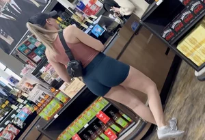 PAWG Milf in Shorts (OC)