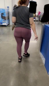 Pink leggings Latina milf