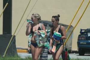 Candid Florida beach and bikini girls