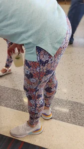 Flower print leggings blondie at the airport