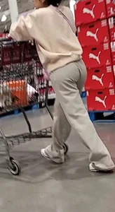 Teen booty in joggers