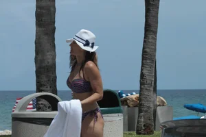 Florida beach and bikini girls