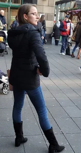 Bespectacled Girl in Skinny Jeans Street Candid Creepshots