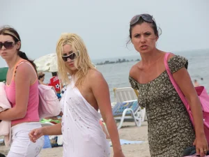 Candid beach and bikini babes