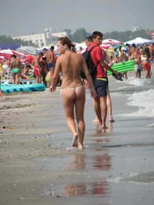 Candid beach and bikini babes