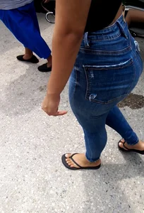Hot Butt Creepshot Closeups at a Supermarket Gallery