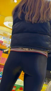 Skinny Milf in glossy leggings