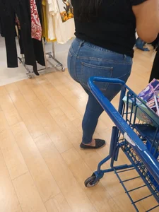 FAT A$$ BOOTY LATINA waiting in line