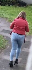 Teen ass in Jeans