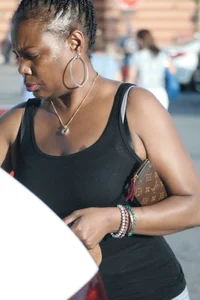 Ebony milf out shopping in grey leggings